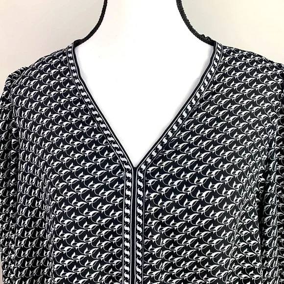 Max Studio Chic Black & White Tie Front Geometric Blouse - Picture 6 of 10